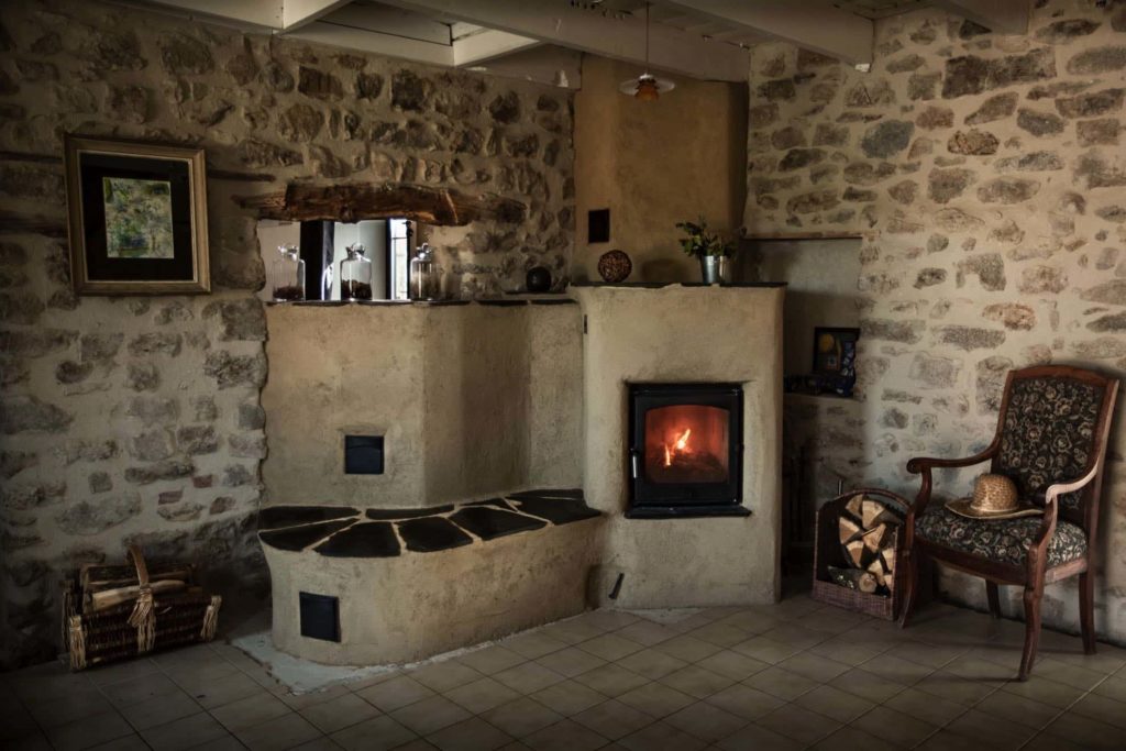 Poële de masse à Saint Jeure D'Ay en Ardèche